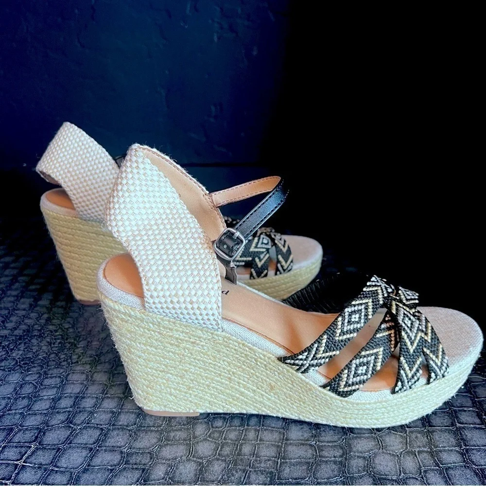 LUCKY BRAND MAHIMA PLATFORM SANDALS Color: Beige- Black Size: 7 New Summer shoe